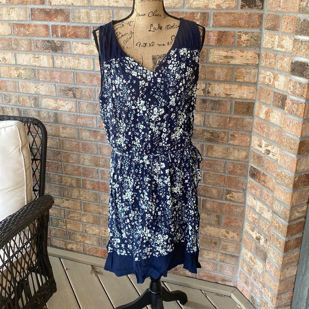 Loft Dress - Picture 1 of 7